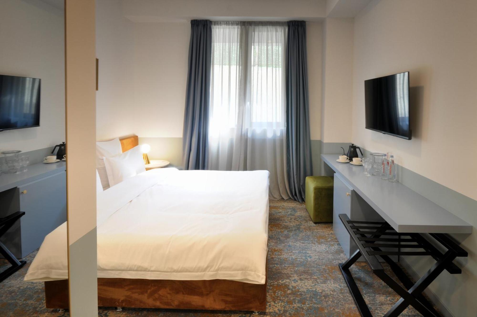 Castor & Pollux Hotel Tbilisi Bagian luar foto