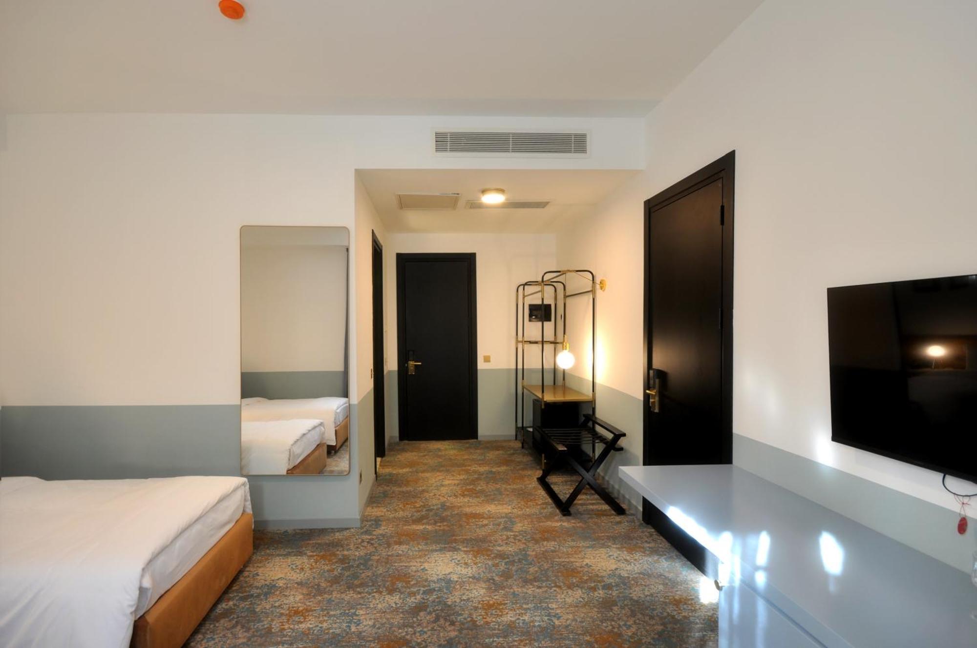 Castor & Pollux Hotel Tbilisi Bagian luar foto