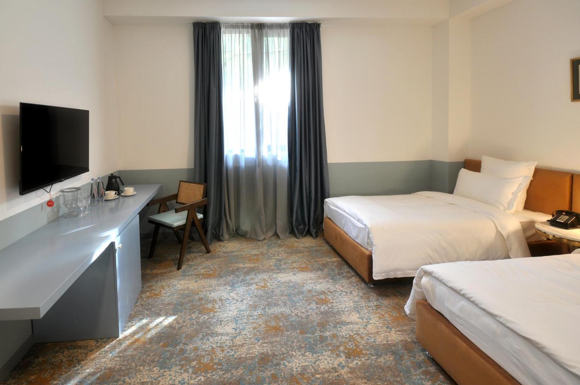 Castor & Pollux Hotel Tbilisi Bagian luar foto