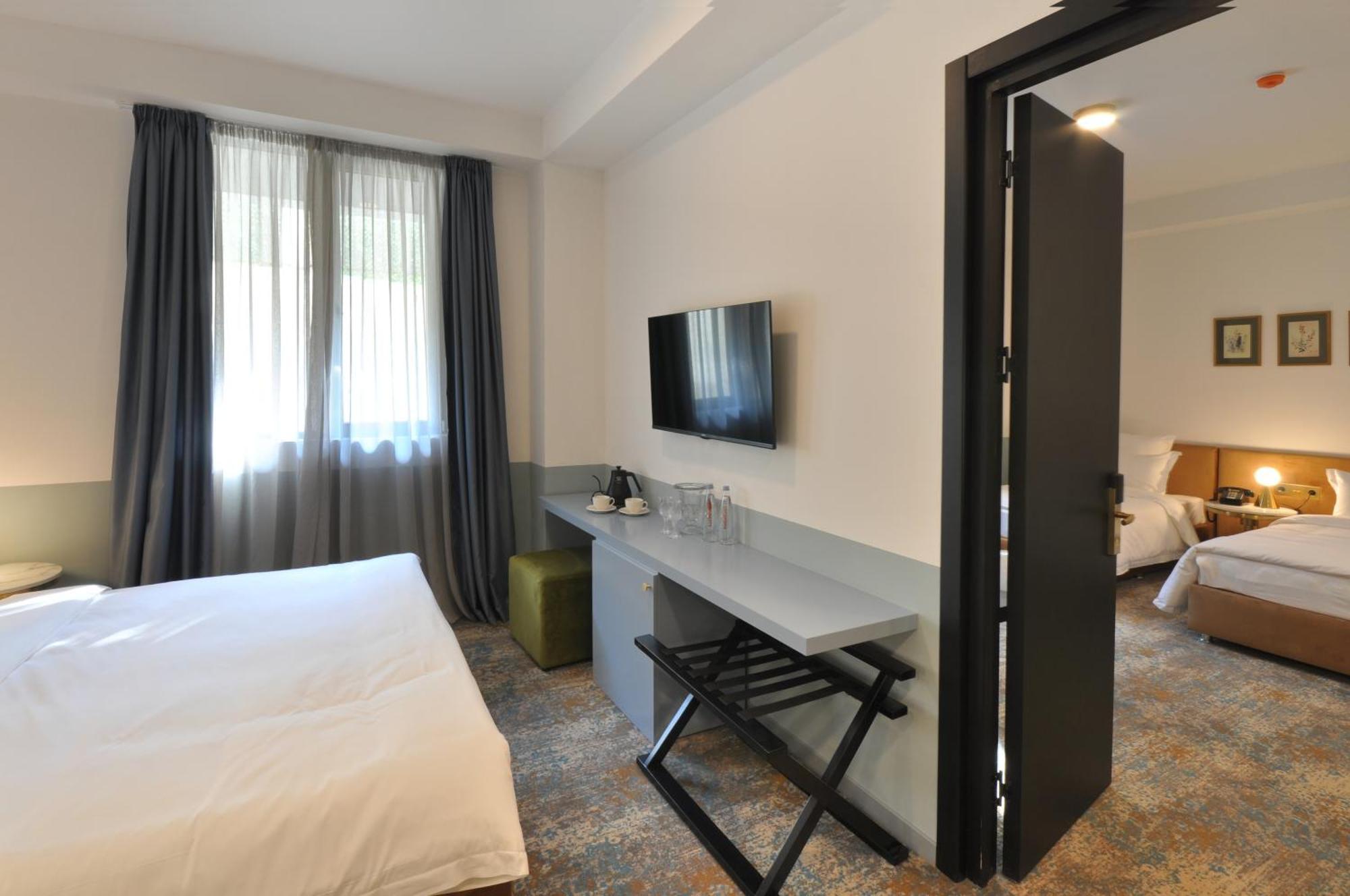 Castor & Pollux Hotel Tbilisi Bagian luar foto